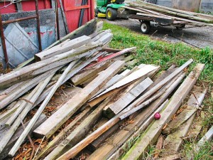 fal08_stashing_scrap_lumber