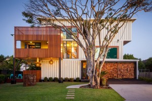 31-Shipping-Container-House-01-850x566